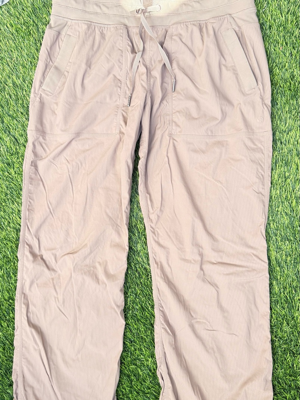 Women’s Lululemon studio pant  Lightweight Drawstring Pants in Light Beige
